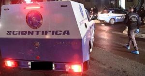 Cadavere nudo rinvenuto in un’automobile: giallo a Colli Aniene