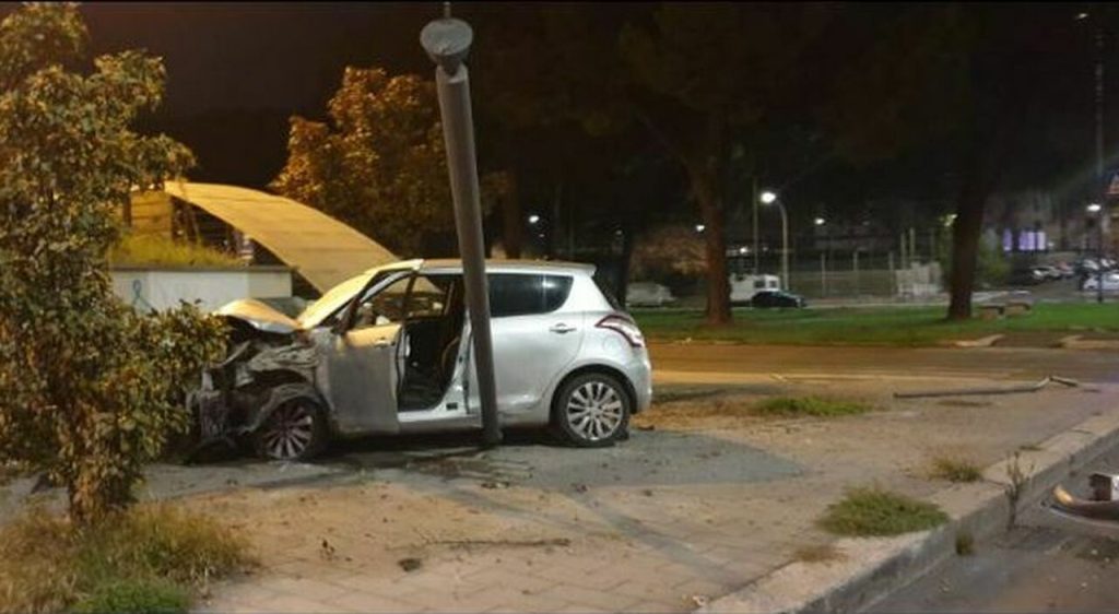 Incidente sulla Colombo: 18enne travolto e ucciso da auto impazzita