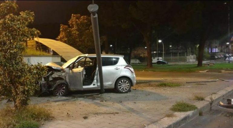 Incidente sulla Colombo: 18enne travolto e ucciso da auto impazzita