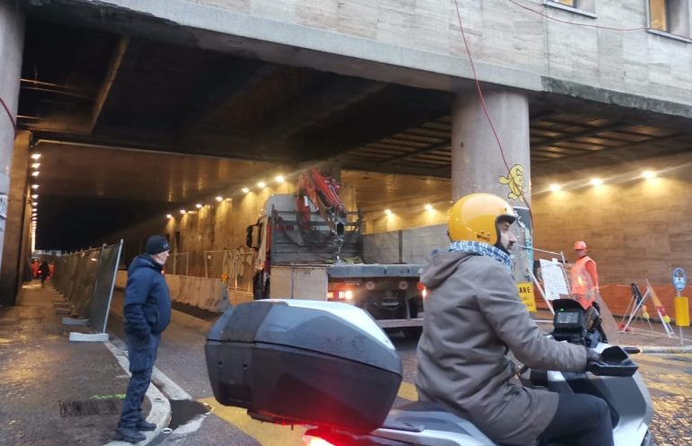 Addio senzatetto, il comune di Roma mura il sottopasso Turbigo