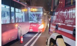 Incidente fra due autobus Atac. Tanta paura, 3 feriti