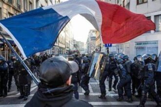 proteste in francia riforma pensioni macron