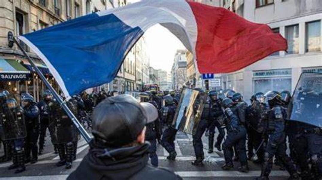proteste in francia riforma pensioni macron