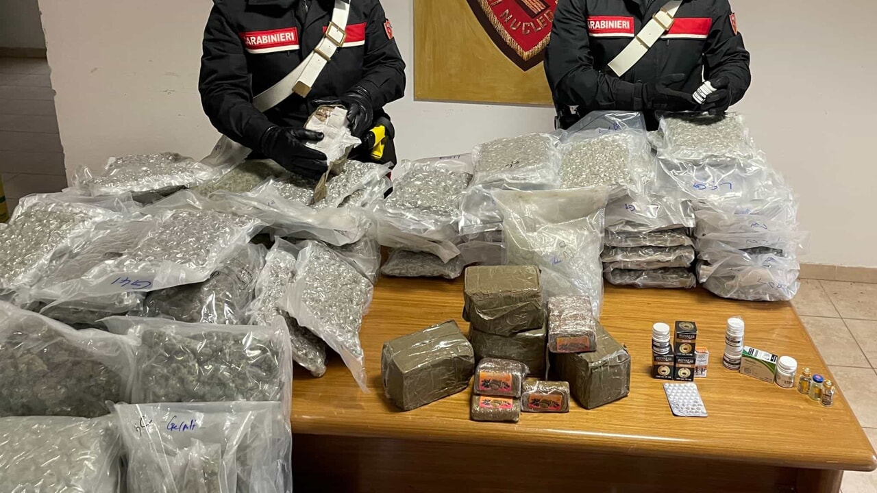 2 arresti per spedizione pacchi droga tramite centro spedizioni