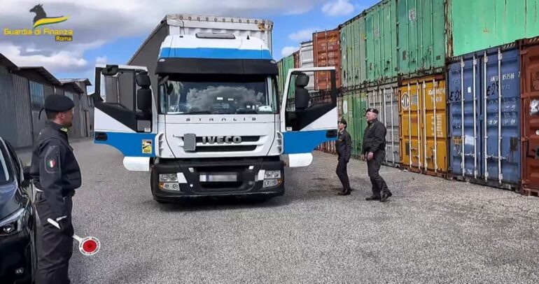 Droga sul tir, maxi carico di stupefacenti intercettato a Roma