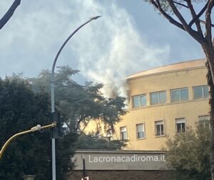 Incendio al VII Municipio. Tanta paura e traffico sulla Tuscolana in tilt