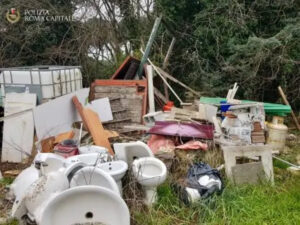Rifiuti speciali in strada, un fermato nel quartiere La Rustica
