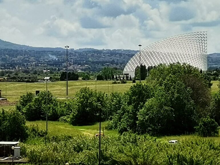 Tor Vergata schok: operai trovano un cadavere in mezzo al prato