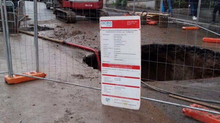 Maxi voragine a Boccea: Roma cade sempre più in basso