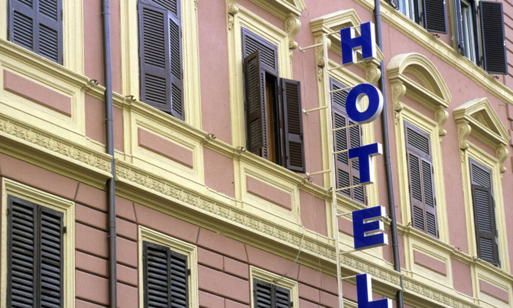 Camera in hotel sospesa Roma Federalberghi