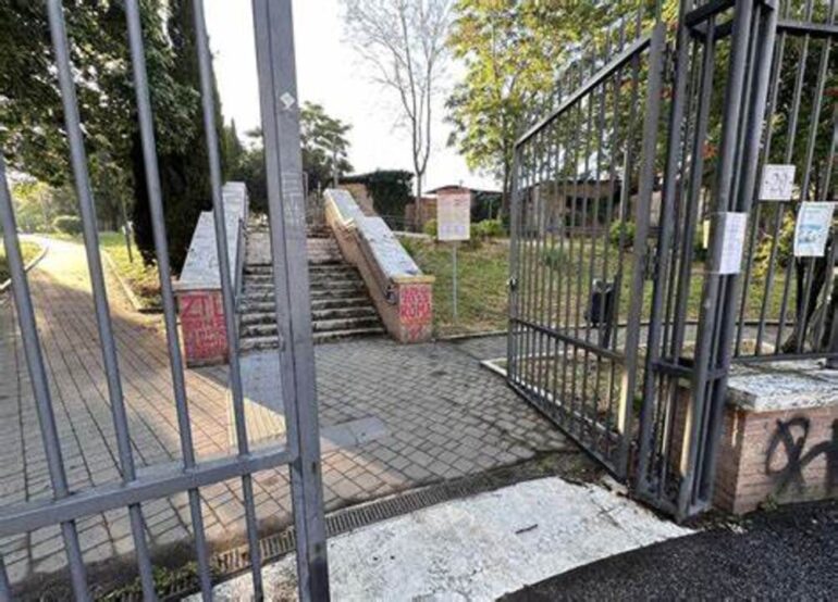 Scheletro rinvenuto nel parco: choc nel quartiere Pigneto