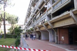 Spari in strada a Tor Sapienza: uomo centrato alla testa dai proiettili