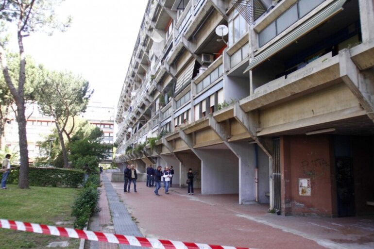 Spari in strada a Tor Sapienza: uomo centrato alla testa dai proiettili