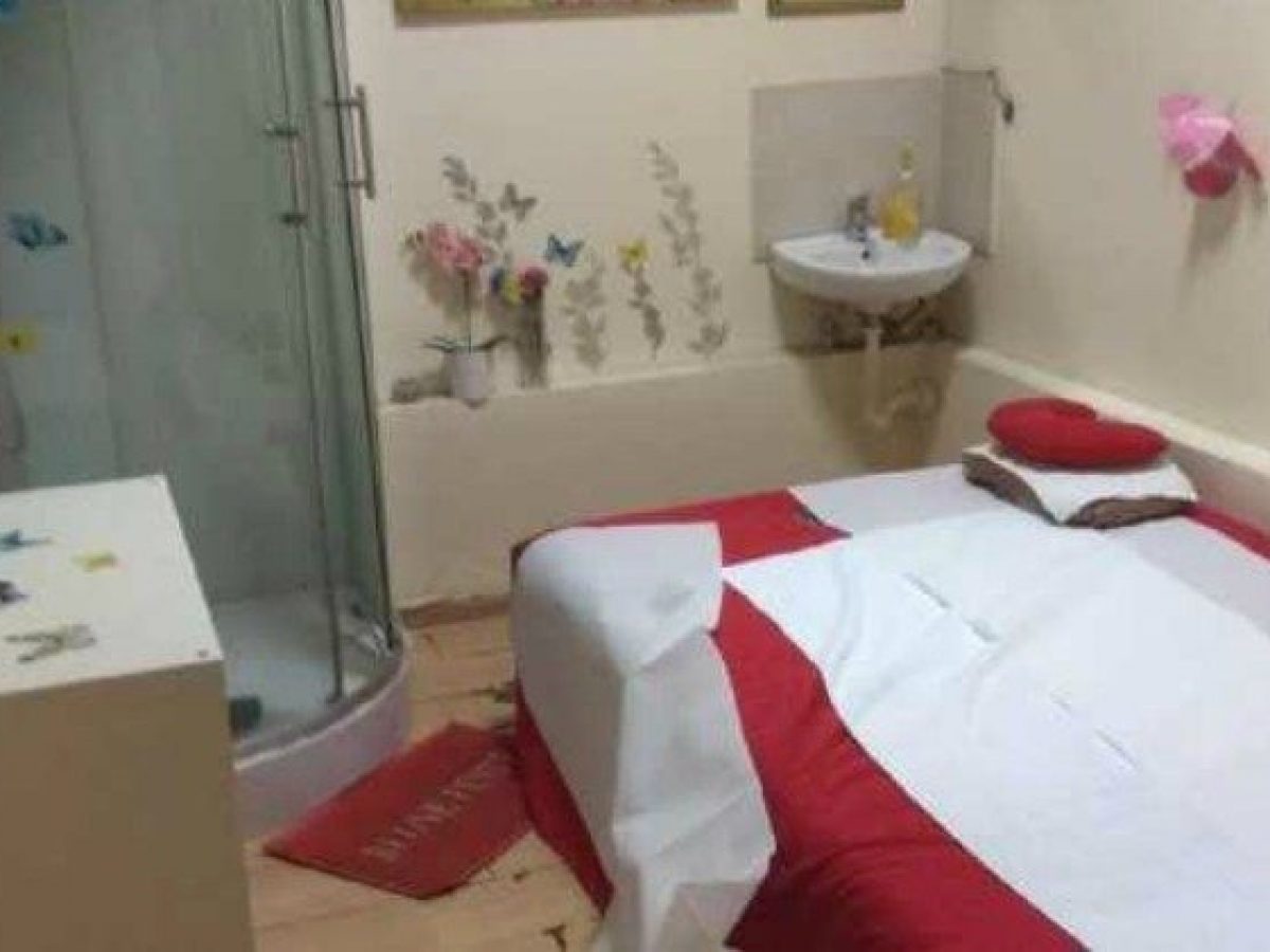 uomo morto nel centro massaggi cinese