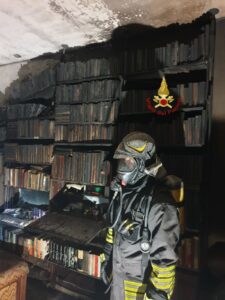 Incendio nel quartiere Trionfale in un palazzo di 5 piani. Un decesso