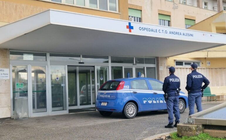 Basta parcheggiatori abusivi a Roma. La Polizia ne becca altri 5 davanti agli ospedali. Uno stava anche agli “arresti”