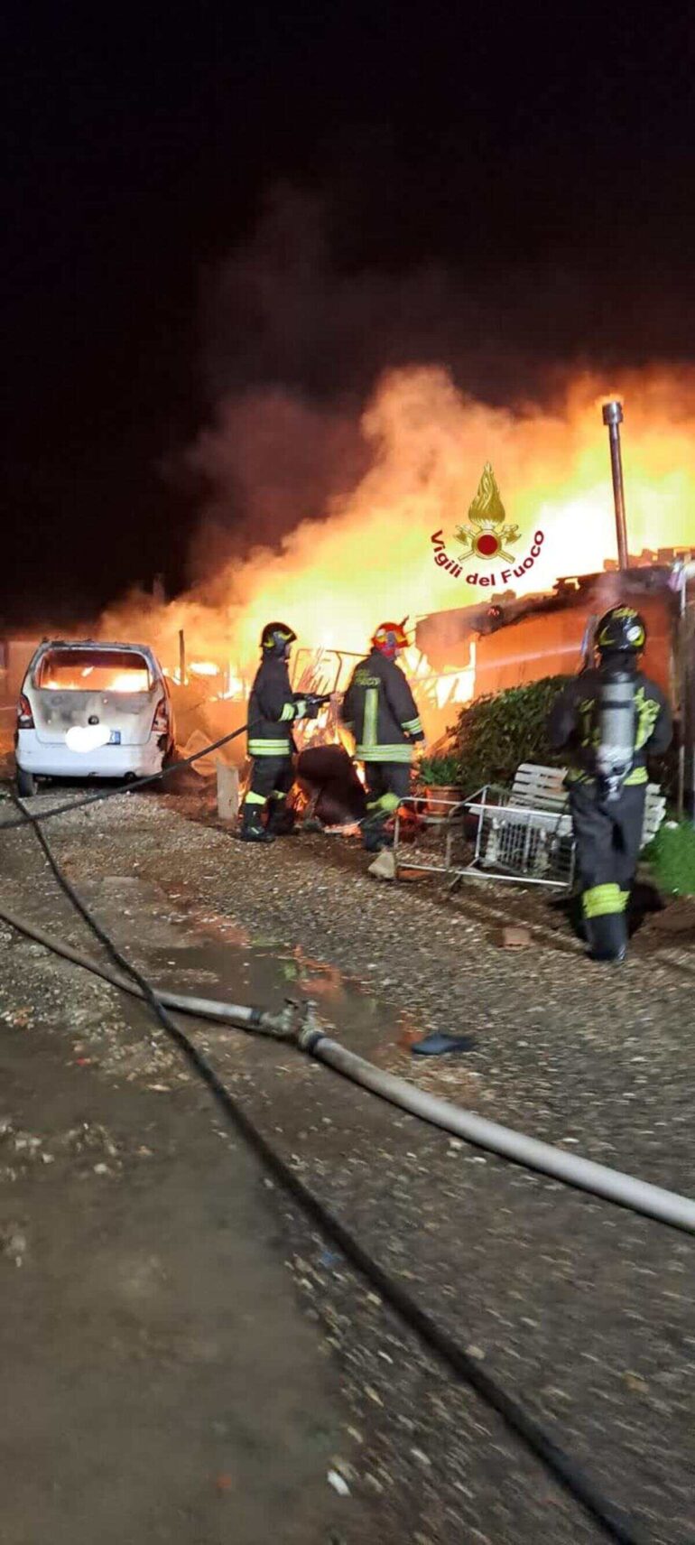 Incendio all’Idroscalo di Ostia. 20 persone evacuate