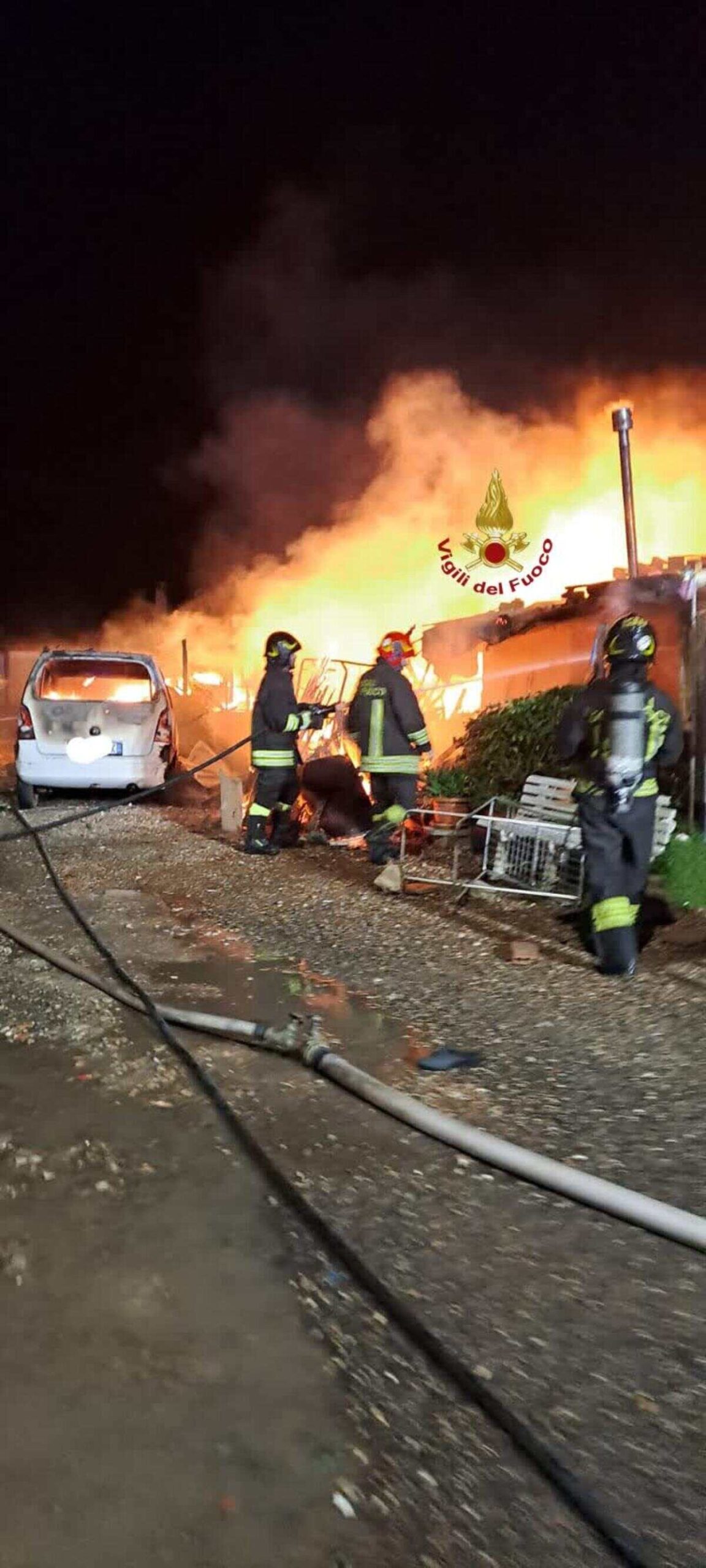 Incendio all'Idroscalo di Ostia