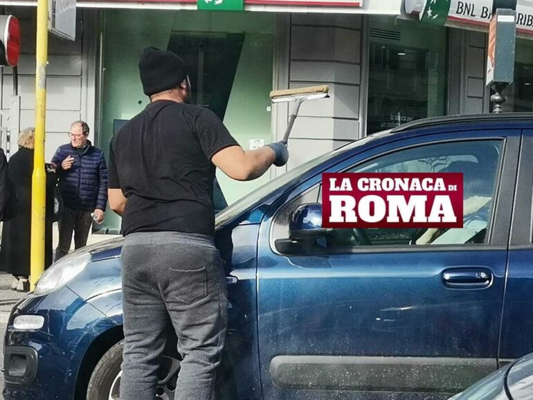 A Roma c’è il problema dei lavavetri invadenti che nessuno tollera