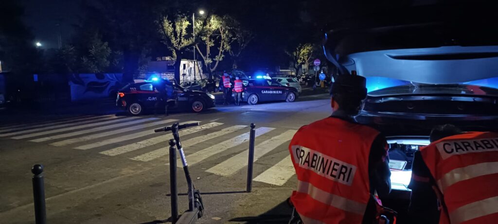 Per scappare dai Carabinieri prende il muretto. Gli agenti di Tor Vergata lo arrestano e scoprono altro