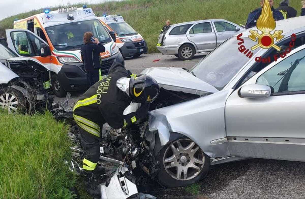 Incidente in via Pontina Vecchia