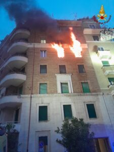 Roma, incendio a piazza Mazzini. Uomo muore dentro casa