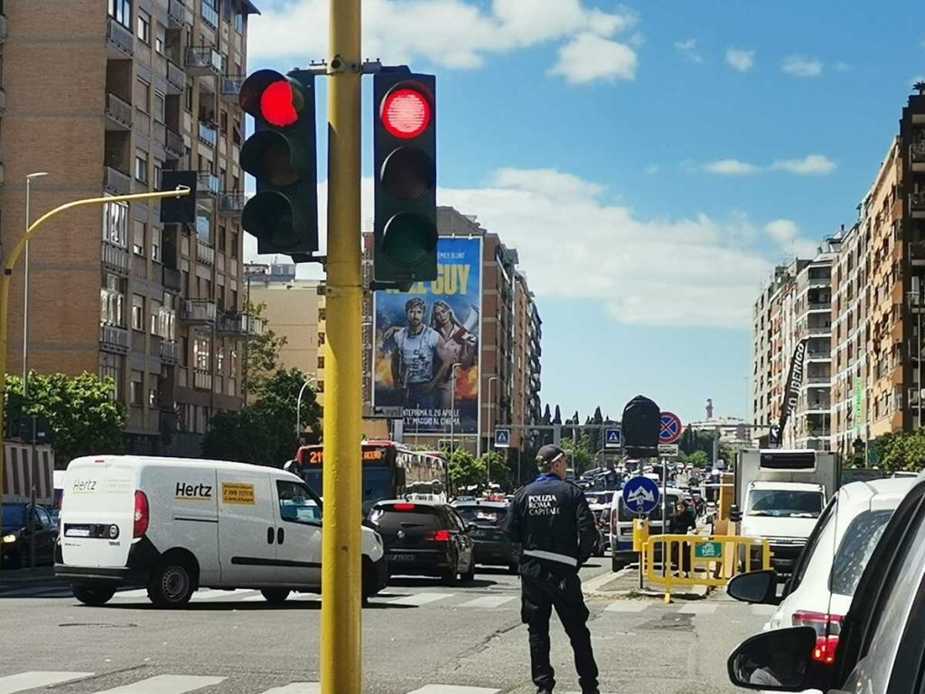 Ma è normale chiudere via Tiburtina per lo street food?