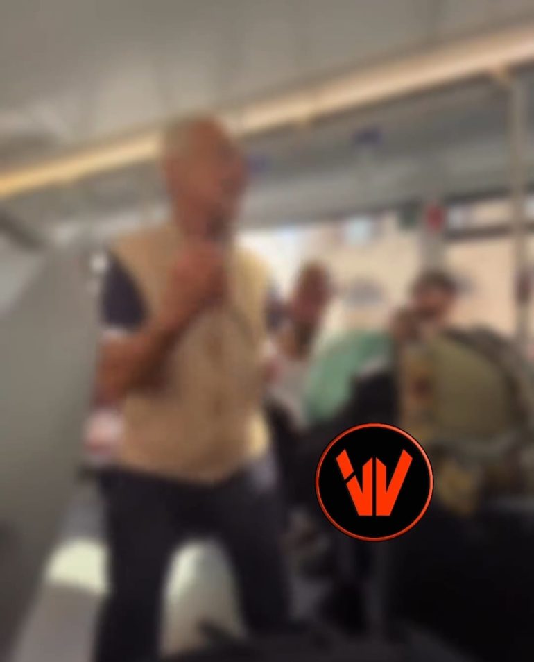 Fascista contro comunista! Il ritorno delle ideologie sul bus 105