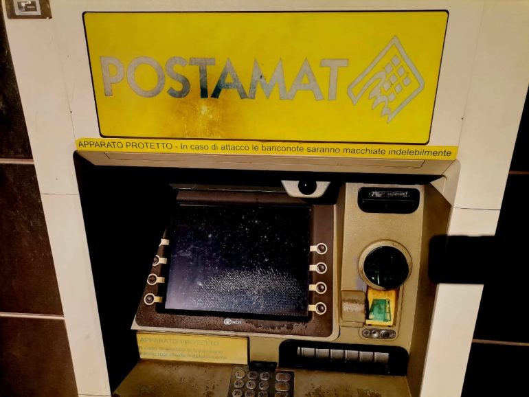 Il perché la notte i bancomat delle Poste sono sempre fuori uso
