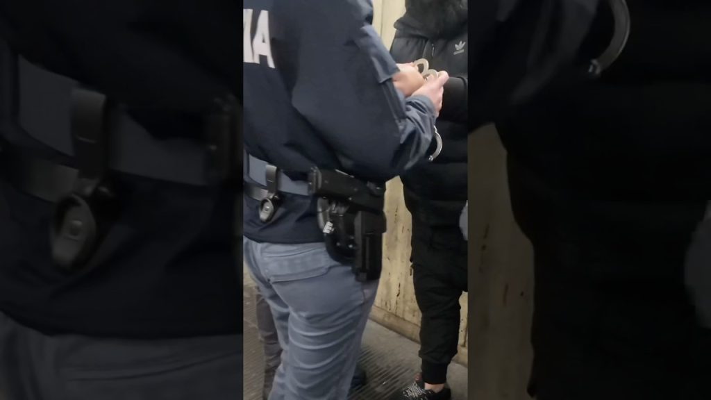 Arresto sotto la metro di due uomini VIDEO