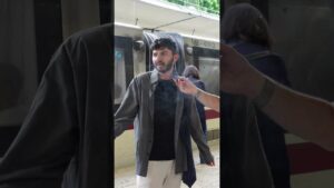 Borseggiatore spiega che non deruba gli italiani perché trova pochi soldi #roma #borseggiatori VIDEO