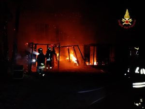 Un altro incendio a Ostia. Stavolta è il Faber Beach. Da accertare le cause dell’incendio