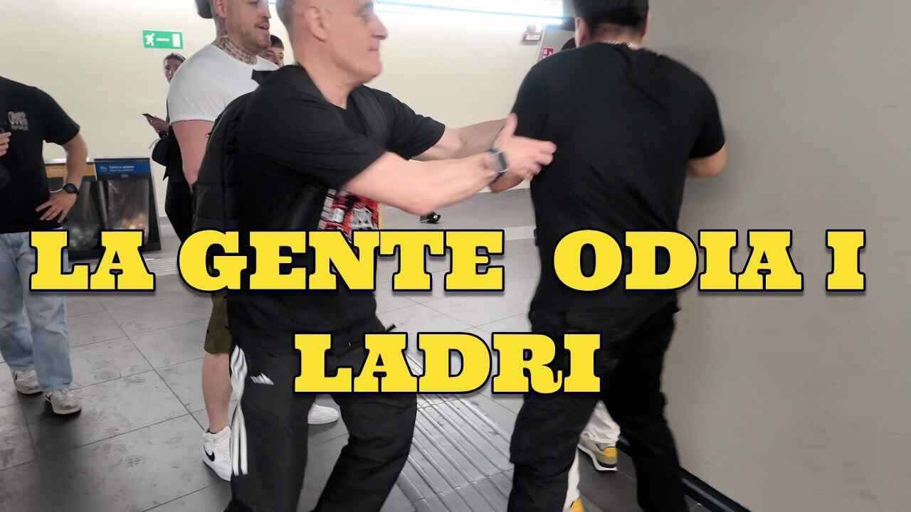 La frustrazione di essere derubati nella metro di Roma VIDEO La frustrazione di essere derubati nella metro di Roma VIDEO