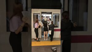 Borseggiatrici minorenni tentano di derubare turisti anziani VIDEO