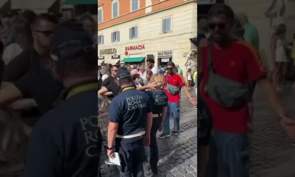 Borseggiatrice fa cadere una turista a terra per derubarla, tutto nella zona più presidiata di Roma VIDEO