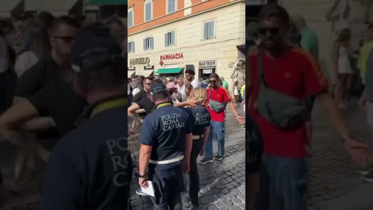 Borseggiatrice fa cadere una turista a terra per derubarla, tutto nella zona più presidiata di Roma VIDEO Borseggiatrice fa cadere una turista a terra per derubarla, tutto nella zona più presidiata di Roma VIDEO