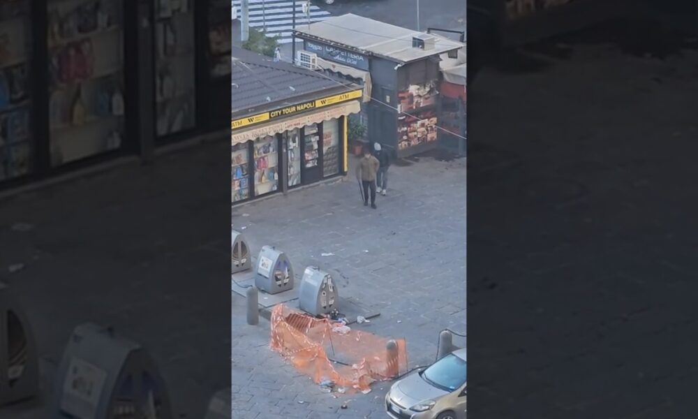 Napoli Fuori Controllo: Regolamento di Conti in Pieno Giorno #napoli #criminalità VIDEO