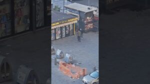 Napoli Fuori Controllo: Regolamento di Conti in Pieno Giorno #napoli #criminalità VIDEO