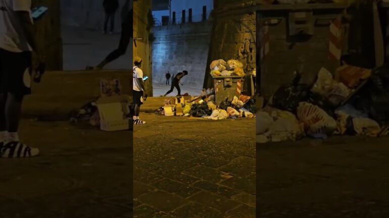 Degrado e violenza a porta Capuana centro di Napoli VIDEO