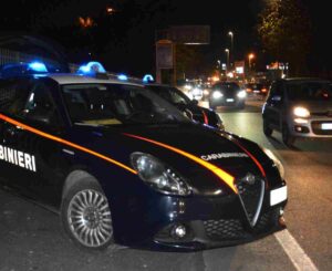 Fuga spericolata in contromano sul Raccordo Anulare. Finita la corsa per un 19enne