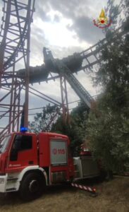 Cinecittà Word. Panico per delle persone bloccate sulla giostra delle cascate