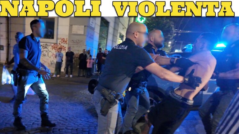 Napoli, Ladro Minaccia e intimidisce dopo un furto sventato : interviene la Polizia VIDEO