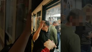 Borseggiatore con la refurtiva, fugge nel tunnel della metro #pickpocket #carteristas #metro VIDEO