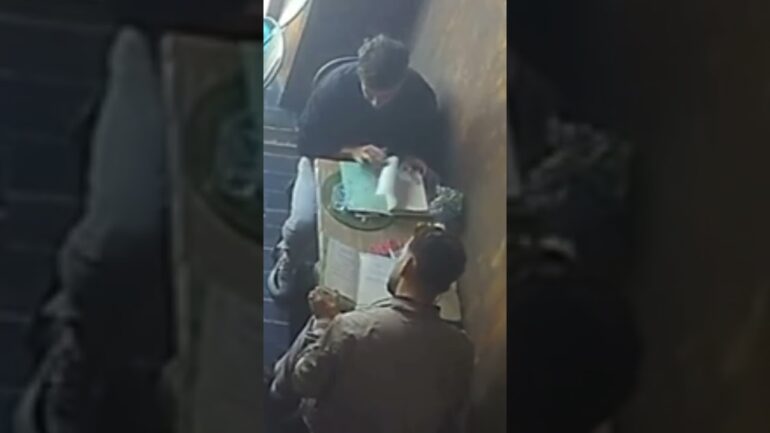 Furto al ristorante pericolo tra i tavoli #furto #rome #pickpocket VIDEO