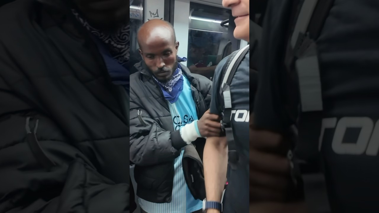 Un uomo armato inquieta i passeggeri nella metro di Roma senza interventi