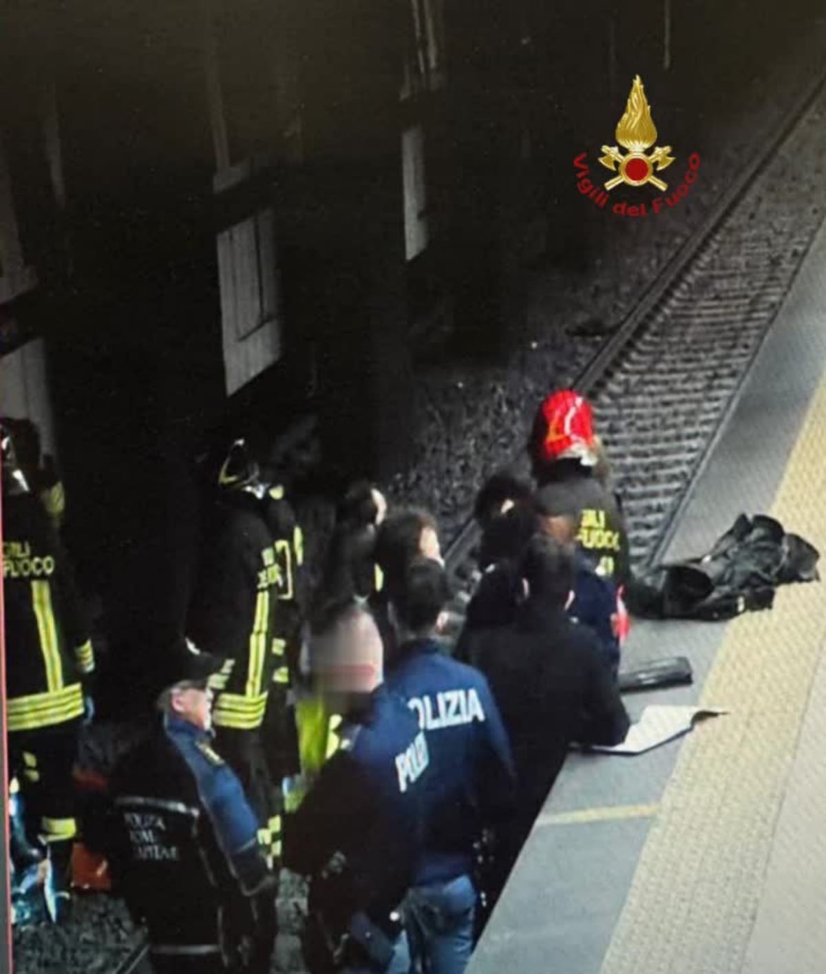 Roma, uomo investito dalla metropolitana alla fermata Subaugusta: morto sul posto