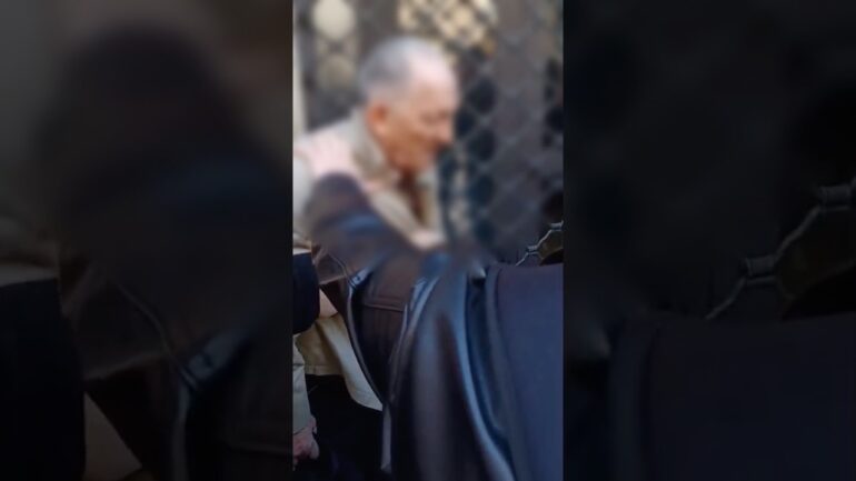 L’anziano borseggiatore seriale colpisce i coetanei