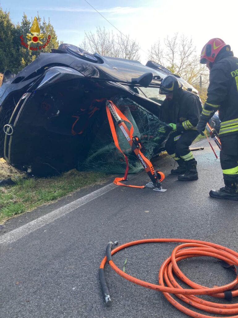 Genazzano, Auto si ribalta e due ragazze sono ferite gravemente