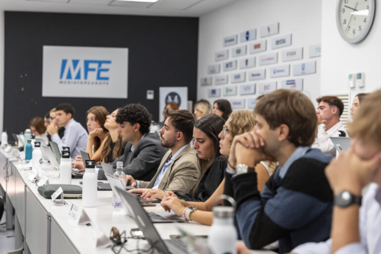 Dopo la laurea: 10 motivi per scegliere un master. La guida dell’ex studente, diventato top manager in soli cinque anni