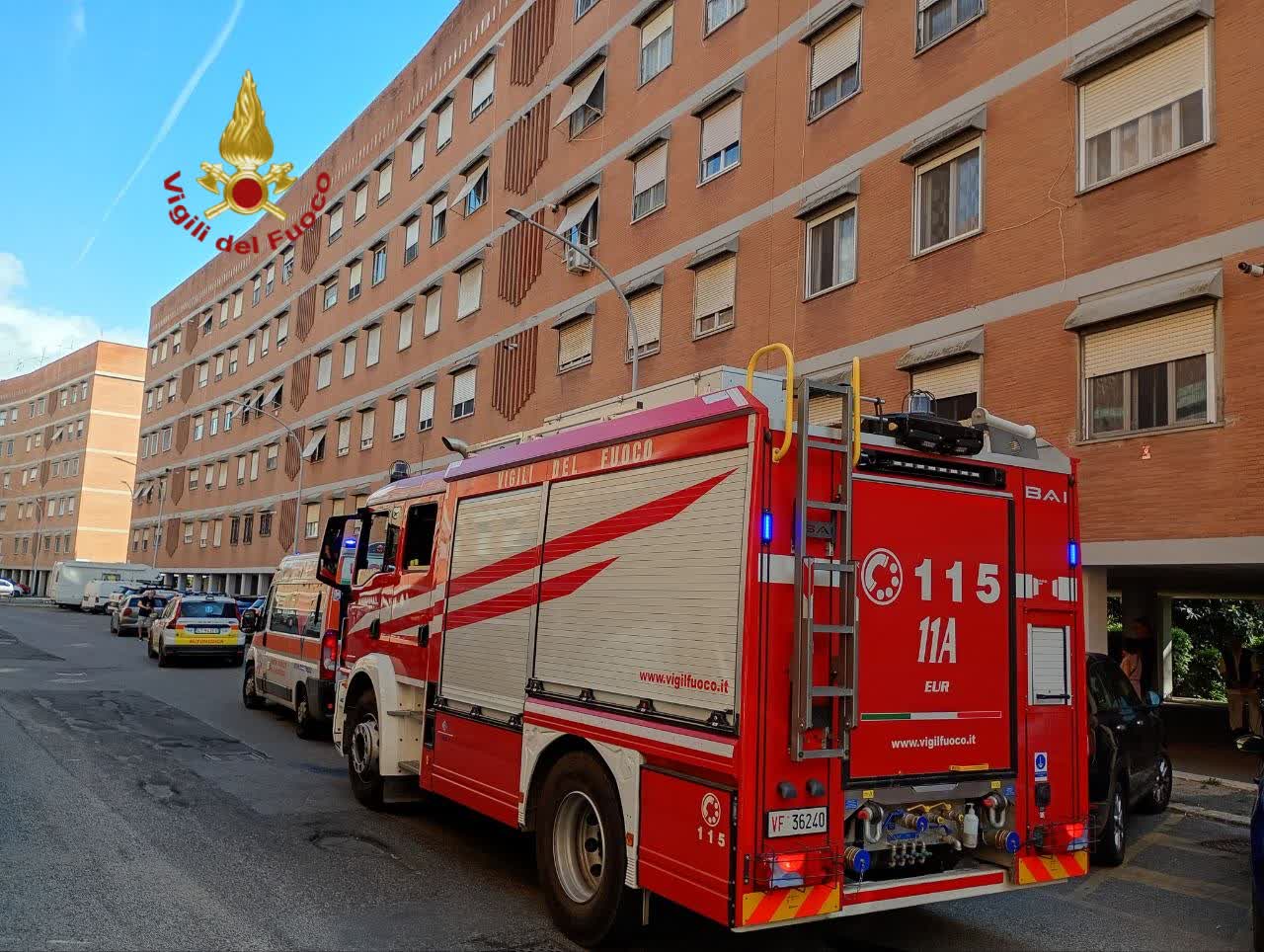 Donna tenta il suicidio a Roma. I vigili del fuoco fanno il miracolo